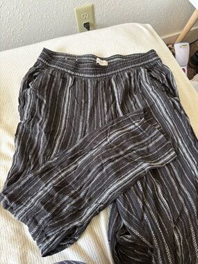 Jessica Simpson Black & White Striped Elastic Waist Pants and Side Pockets